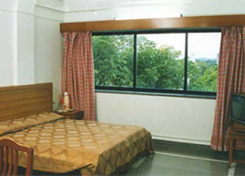 Hotel Meru Pune Exteriör bild